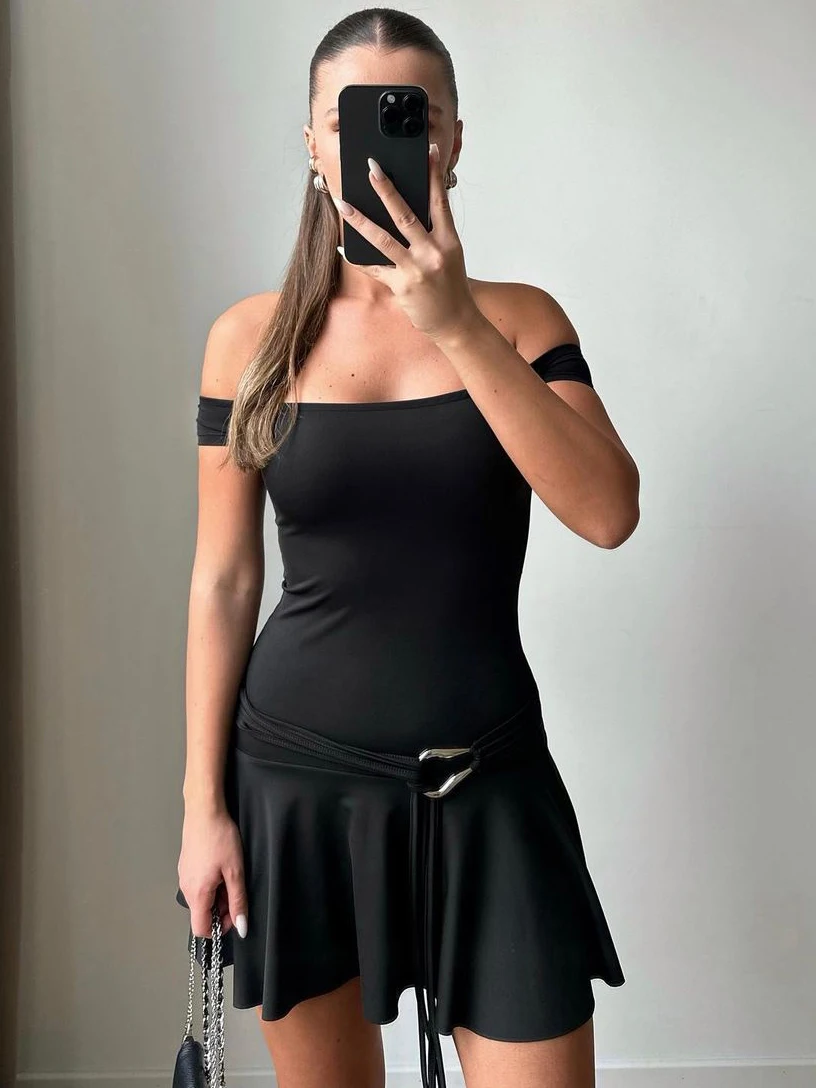 Vestido mini sexy sin mangas con hombros descubiertos y sin tirantes para mujer, con volantes en los bordes, ajustado con cinturón, para fiesta y club.