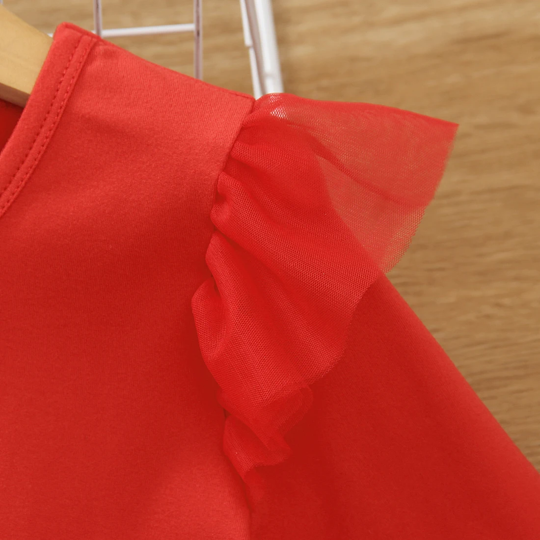 thumbnail image 3 of Vestido rojo con diseño de estrellas navideñas y purpurina para niña pequeña, 3 of 5