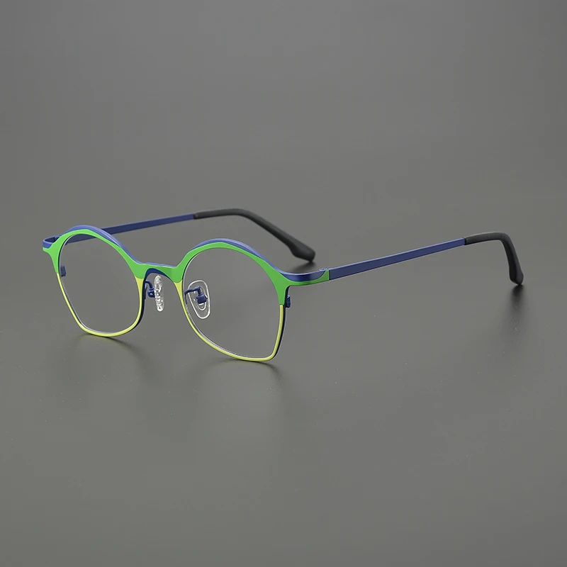 Nobler Eyeglasses Lifestyle Image