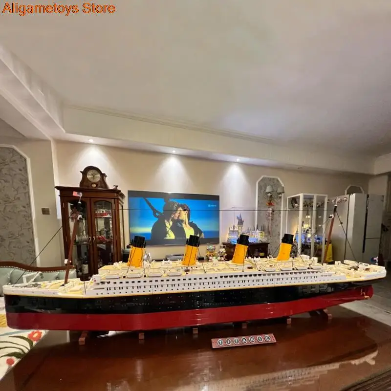 

Titanic Movie Large Cruise Boat Ship Steamship Model Bricks 9090pcs Building Blocks Diy Toys For Children Boys Friend Gift 10294