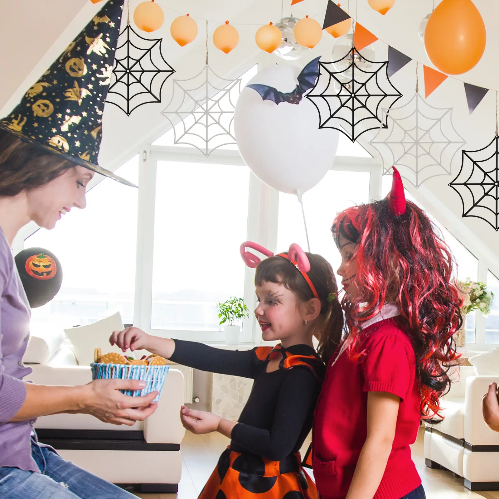 12Pcs 할로윈 거미줄 장식 거미줄 파티 장식을위한 현실적인 가짜 거미줄 장식품 장난 활동 무대