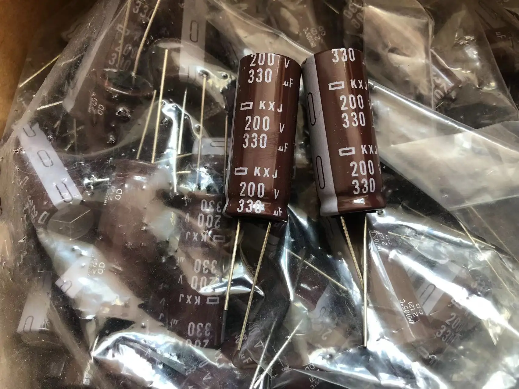 Condensateur électrolytique Chimique NIPPON CHEMI-CON 3300µF 10V - Neuf