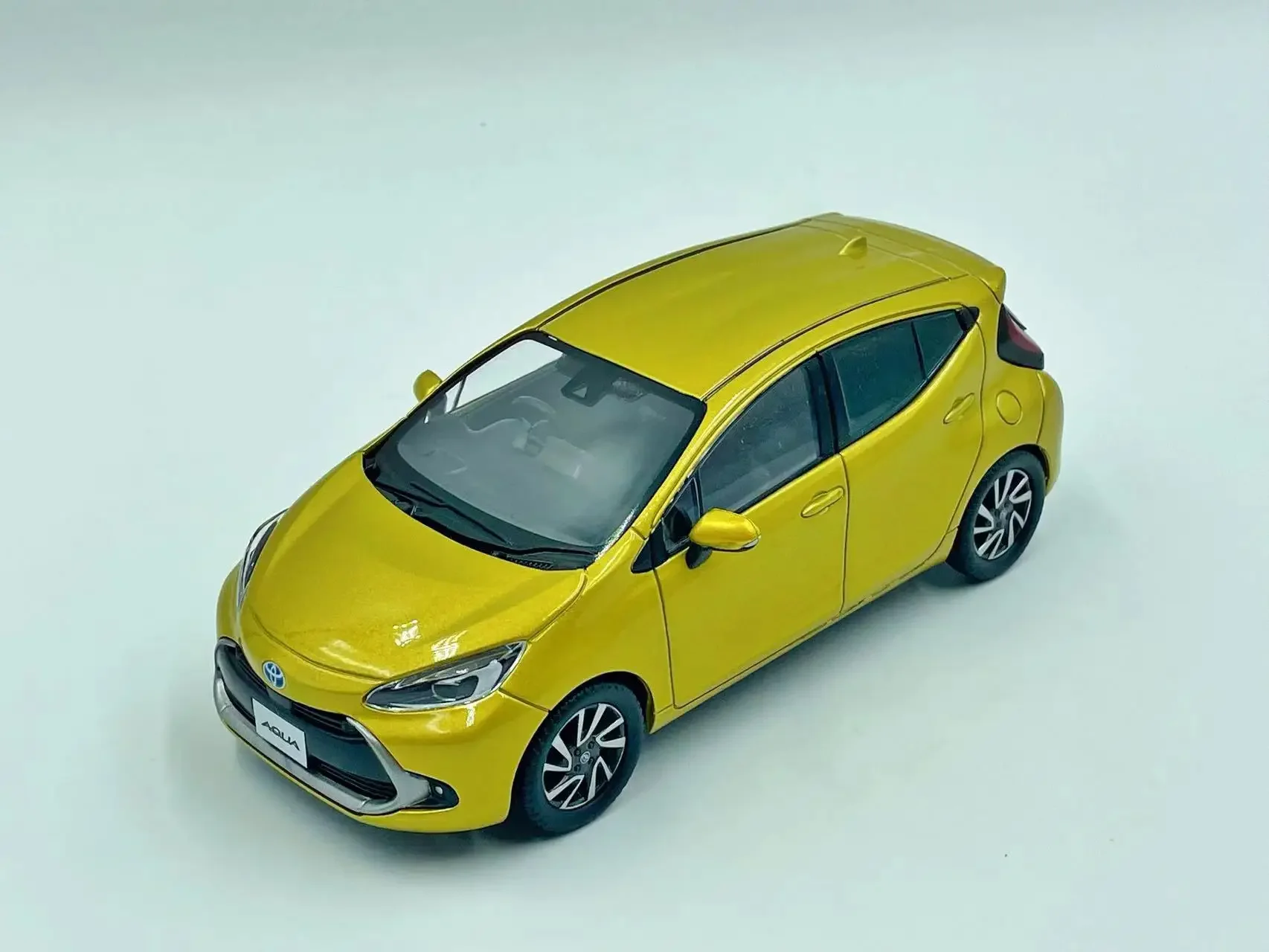 Rare 1:30 Scale TOYOTA AQUA Alloy Car Model Metal Toy Collection