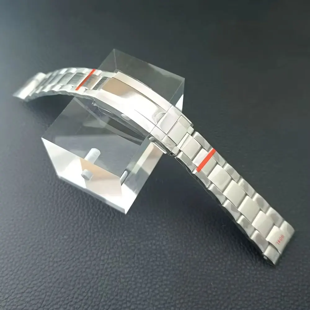 Elegant 39.3mm Silvery/Gold Men's Watch with Steel Case and 20mm Strap Box