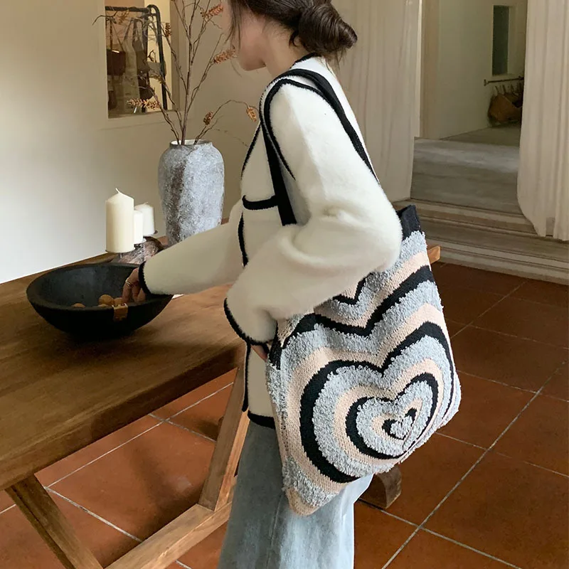 New Autumn Winter Knitted Shoulder Bag Wool Knitted Heart-shaped Pattern Street Fashion Sweet Girl Trend All-match Small Fresh