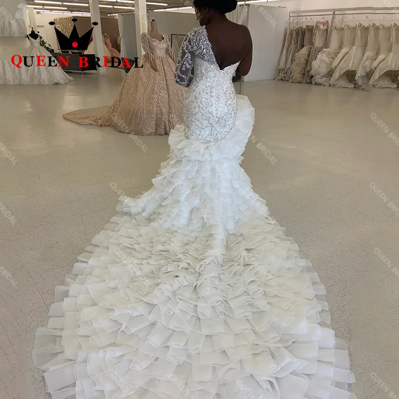 Рисунок 4 - Изысканные свадебные платья с блестками и кристаллами