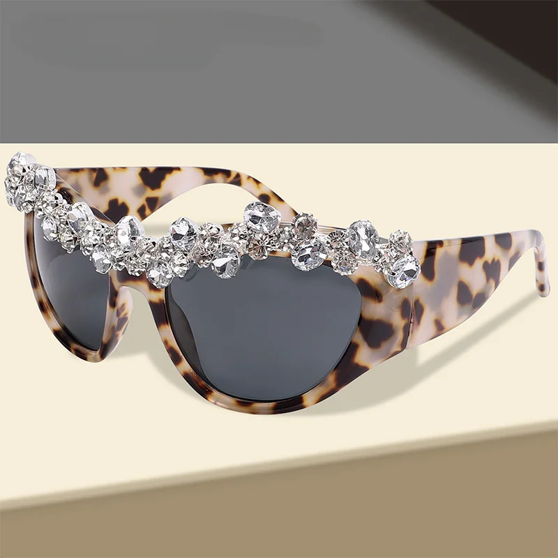 

Y2K Fashion Sunglasses Women Luxury Diamond Glasses Oversized Punk Eyeglasses Round Trendy Eyewear TR-90 Sunglasses for Women