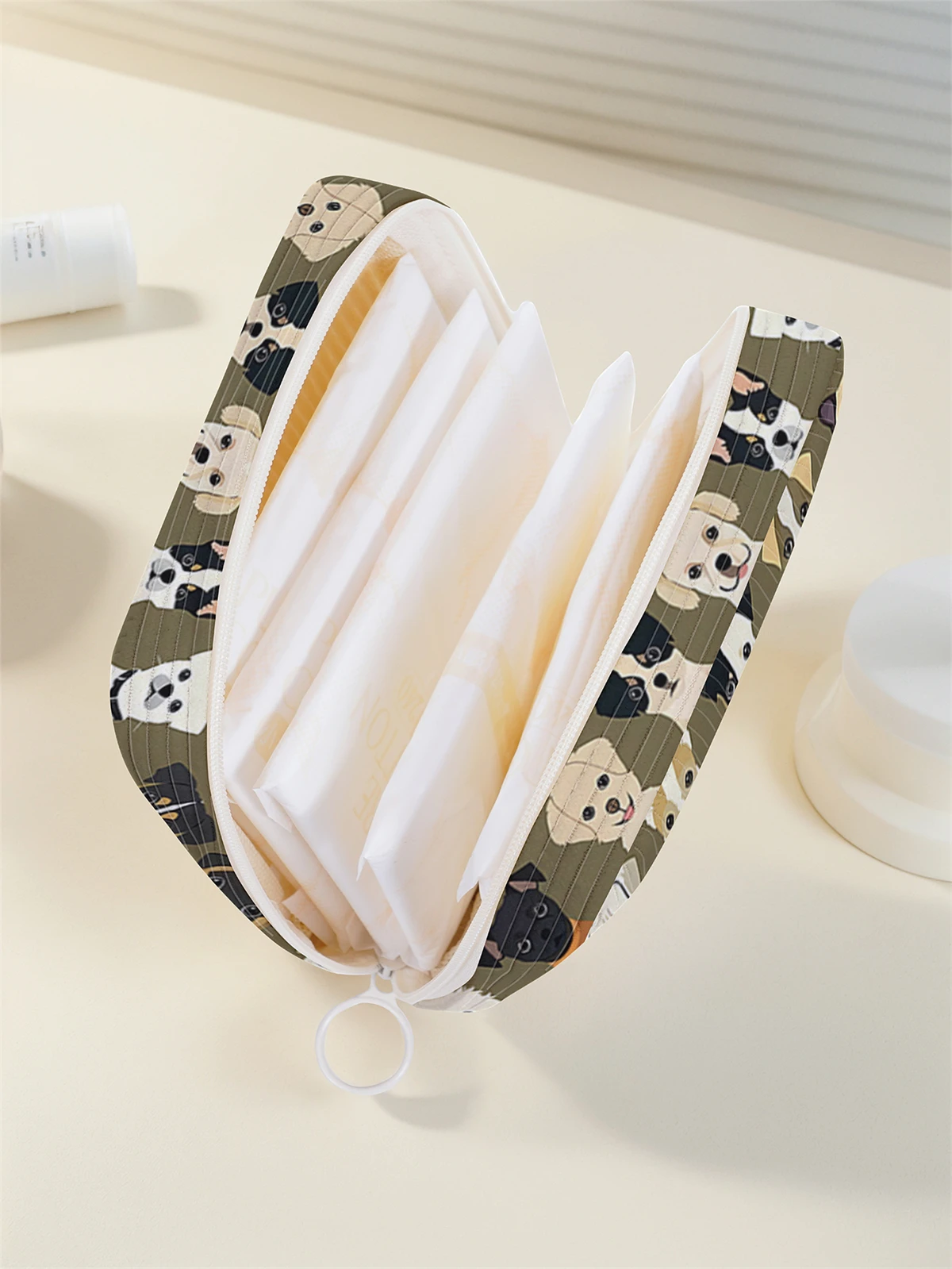 Cute cartoon dog pattern printed sanitary napkin storage bag, women's lightweight tissue bag, sanitary tissue bag