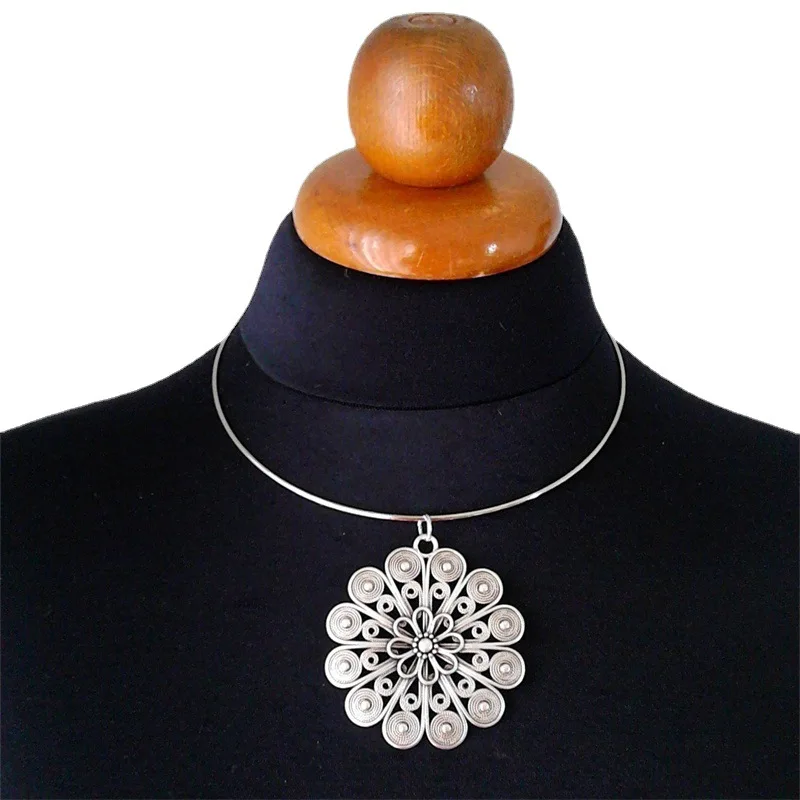 Women Jewelry Ethnic Style Rose Pendant Necklaces Exaggerated Flowers