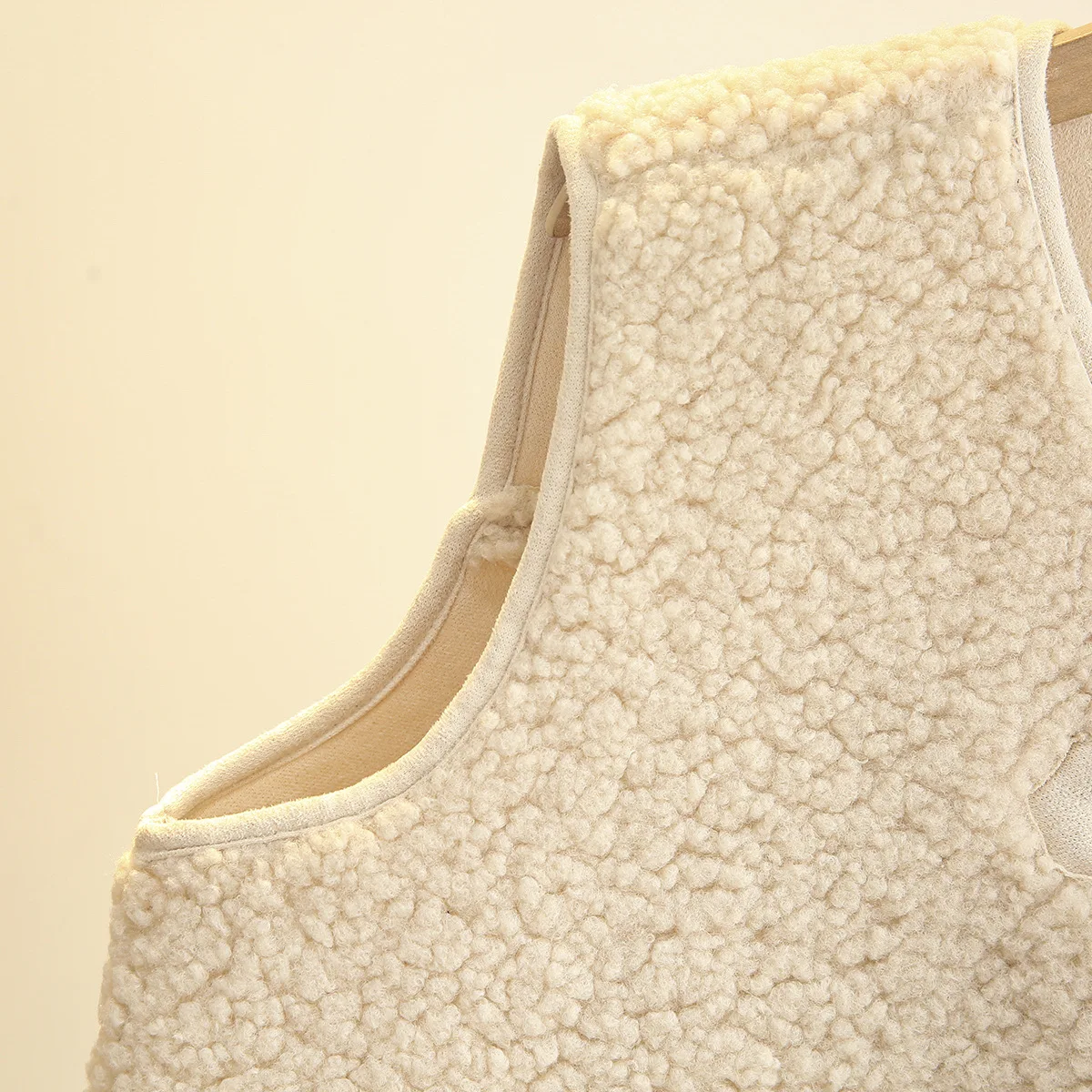 Plus Size Women Sleeveless Vest Winter Loose Thick Fleece Waistcoat Simple Plush Coat 3069