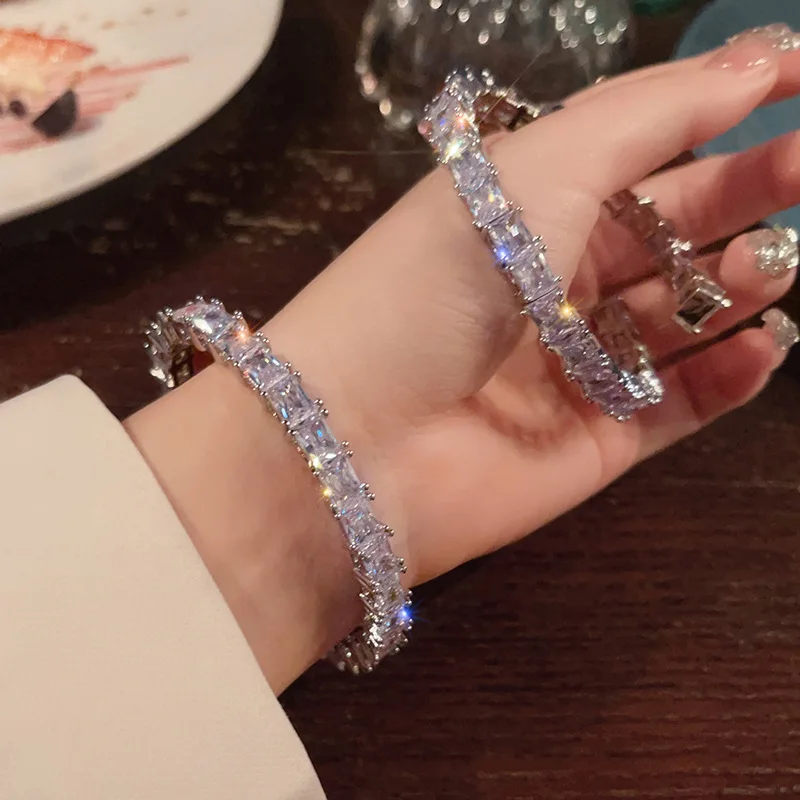 

Cool Rectangular Zirconia Bracelet with Fashionable Luxurious Temperament Bracelet Simple Versatile the New Hand Accessory M1236