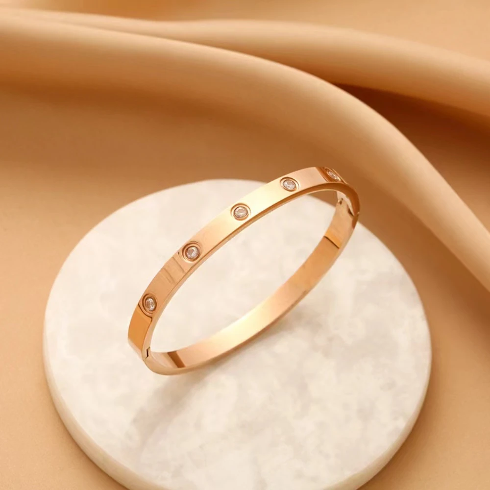 

Fashion gold-plated anti allergic cubic zirconia bracelet, stainless steel bracelet, women's jewelry wholesale customization
