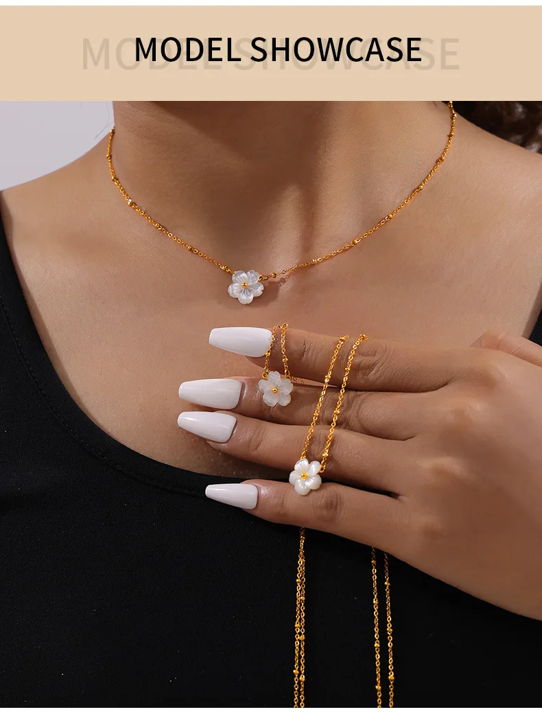 Weiße Muschel-Blumen-förmige Anhänger-Halskette für Damen, Edelstahl, vergoldete Kette, elegante Halskette, Sommerschmuck, Geschenk – Detail 3