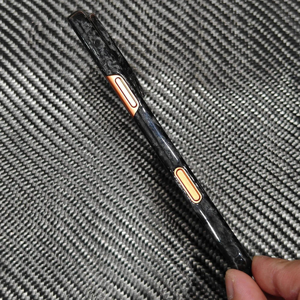 Custodia per iPhone 17 Pro Max in Fibra di Carbonio Forgiata Nera Lucida 100% Vera, Ultra Sottile, Protettiva, Lusso per 17Pro 17 - immagine 4