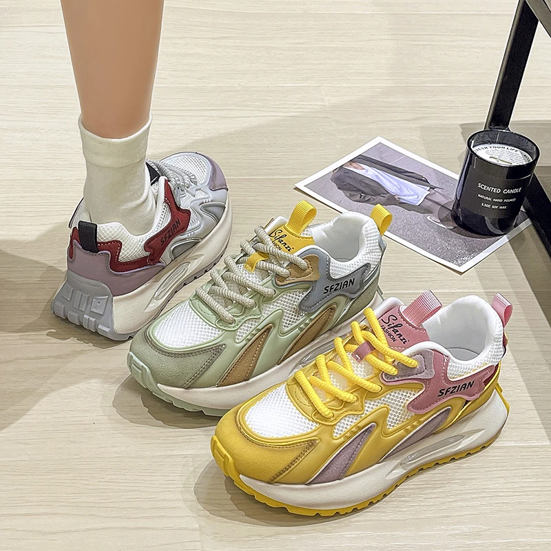 Рисунок 5 - Женские кроссовки с вырезами