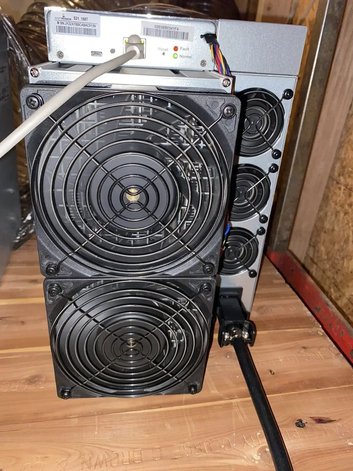 

Купите 5 и получите 3 бесплатно Bitmain Antminer S21 200th/s 3500 Вт BTC Miner аутентичный и запечатанный