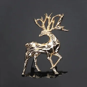 Mini Exquisite Golden Christmas Deer Animal Clothes Brooch Men and Women Clothing Hundred Matching Accessories 2