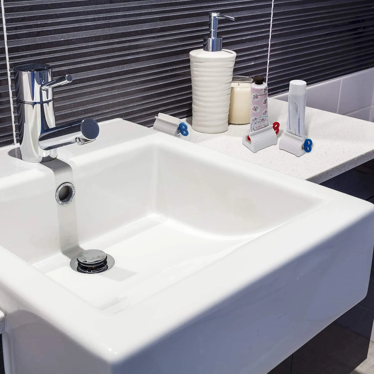 Toothpaste Dispenser Tube Wall-mounted Squeezer