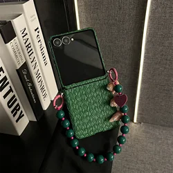 Luxury Dark Green Straw Mat Pattern Phone Case with Love Heart Bracelet - Z Flip6 or 7 FE (A)