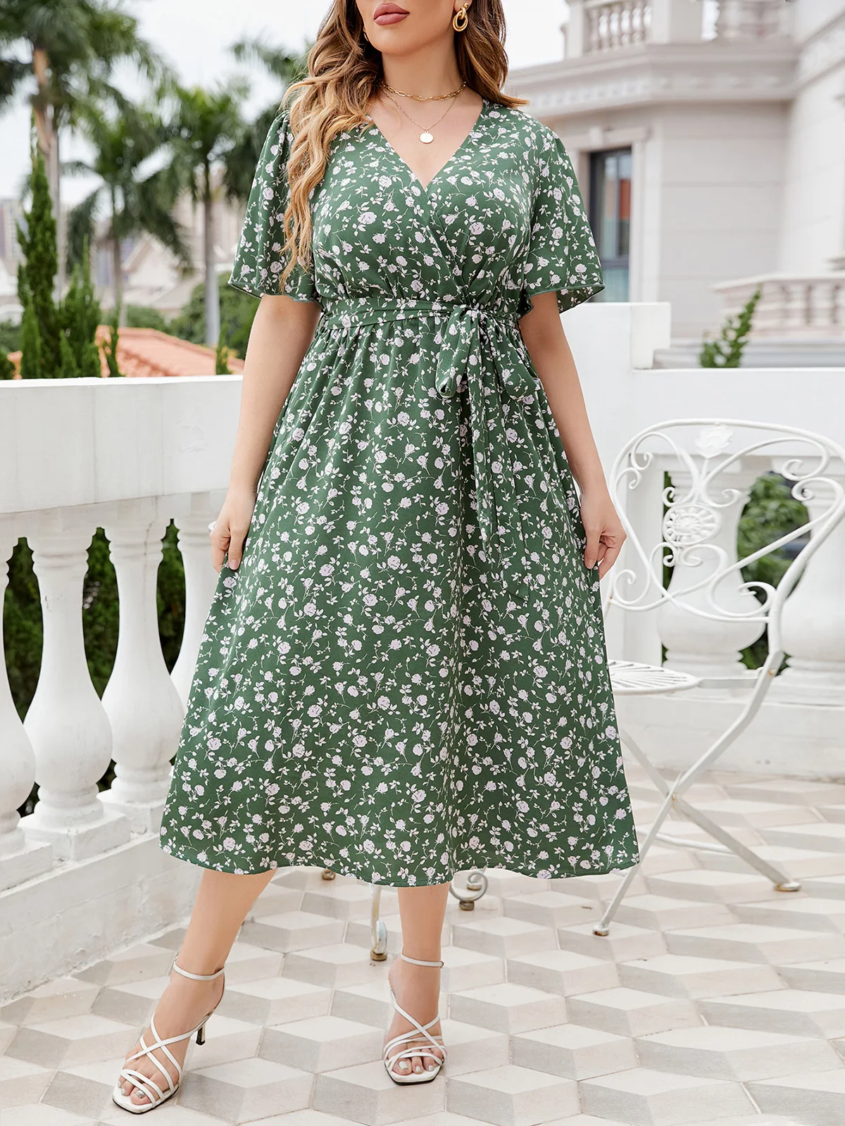 All-Over Print Women’s Stacked Hem Dress With Short Sleeve（Plus Size） main image 1