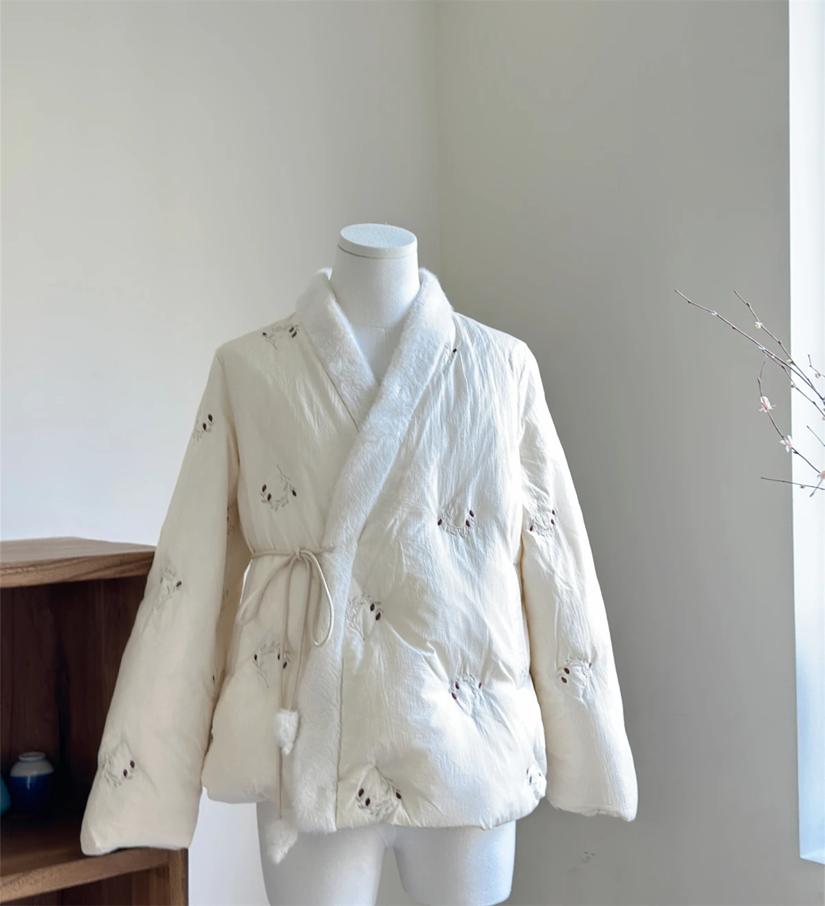 Retro National Style down Jacket Women's Winter Embroidery Top Fly Lace Short Thick Coat New Chinese Style Han Elements