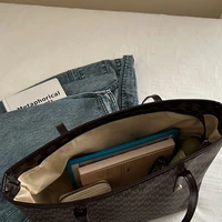 Sac à bandoulière polyvalent de grande capacité avec imprimé lettres, sac à main de luxe de marque tendance rétro, sac fourre-tout pour les navetteurs 6