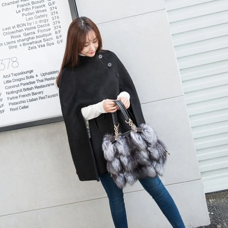 2023 New Fashion Fur Handbag Winter Fluffy Fox Fur Luxury Shoulder Bag Female Designer Large Capacity Crossbody Bag