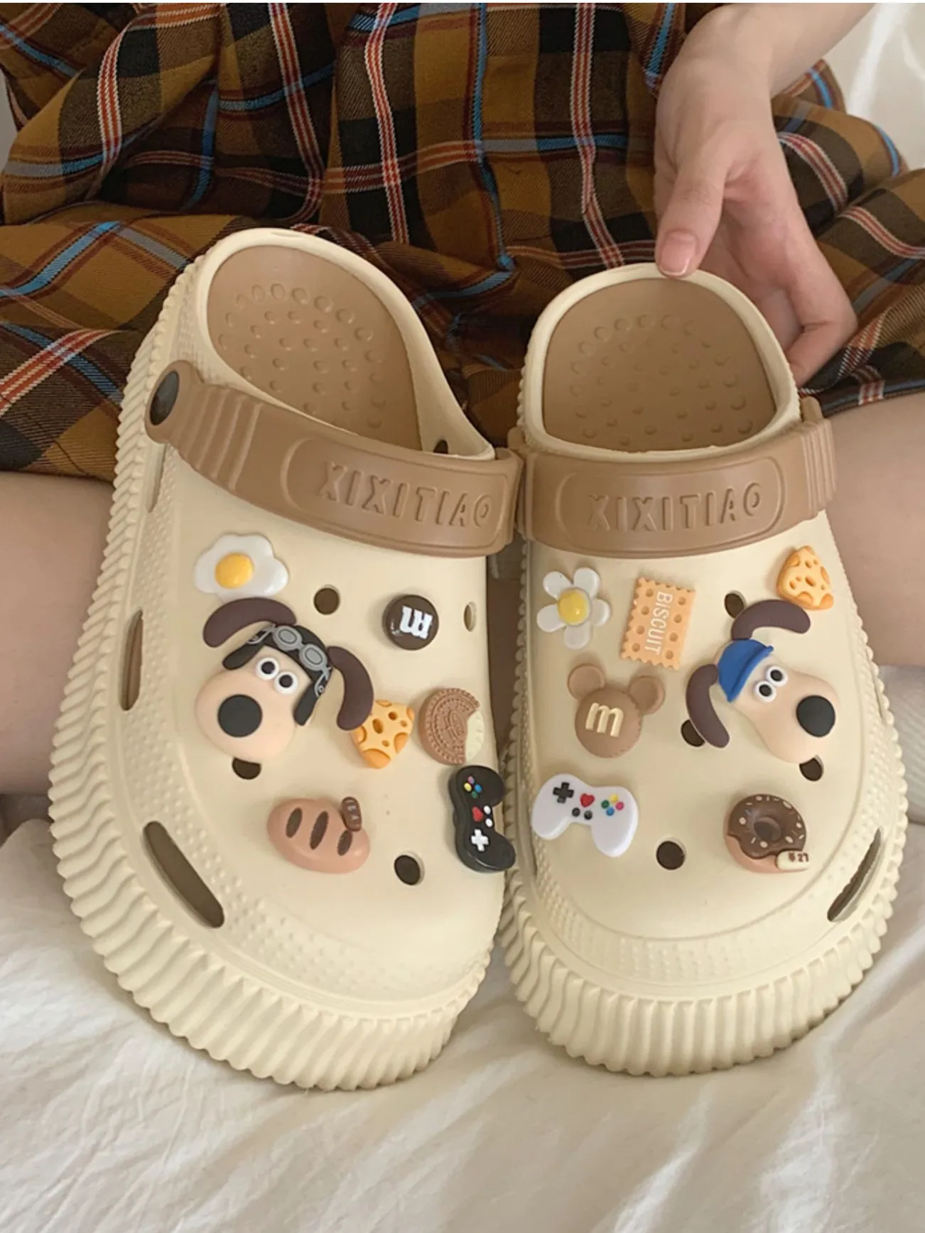 Cute Cartoon Dog Hole DIY Garden Shoes Women Wear EVA Thick Sole Slipper Man Beach Shoes In Summer Sandals For Couples