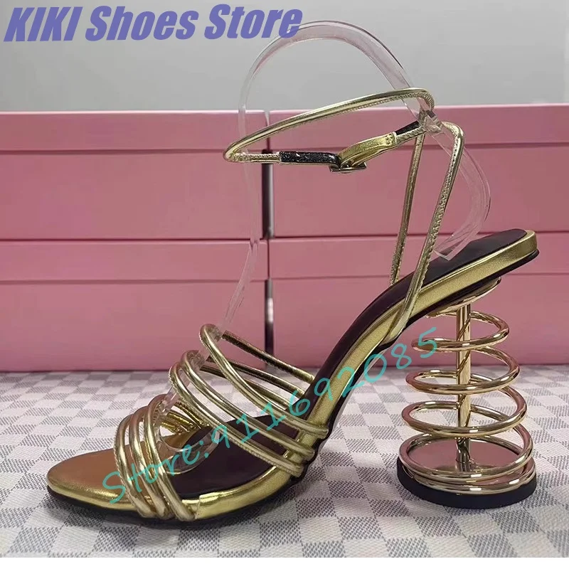 Fashion model catwalk gold chains high heels hi-res stock photography and  images - Alamy
