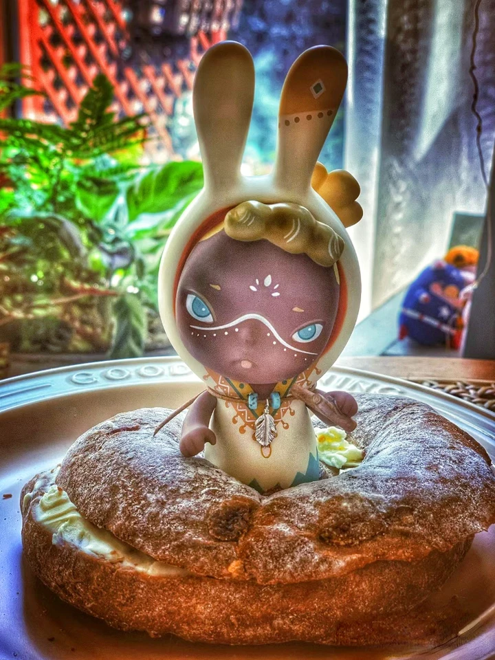 Sooya Ban African Chief Tan Skin Figure Bunny Ear Slingshot Hand 