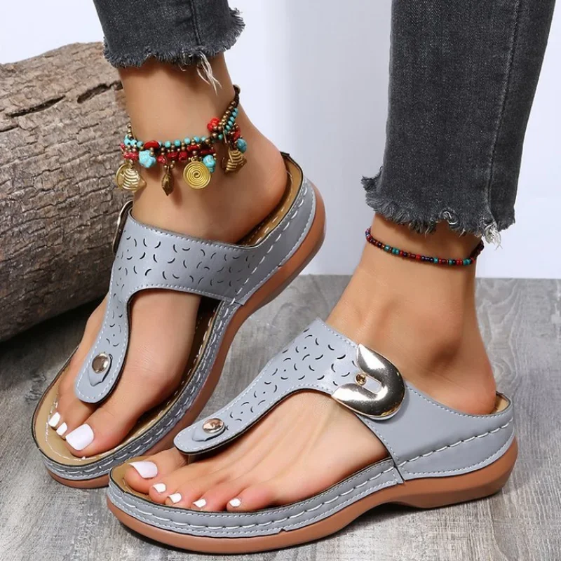 Clippers Women Summer 2023 Round Head Hollow Metal Buckle Wedge Heel Wear Solid Color Comfortable Flip-flops