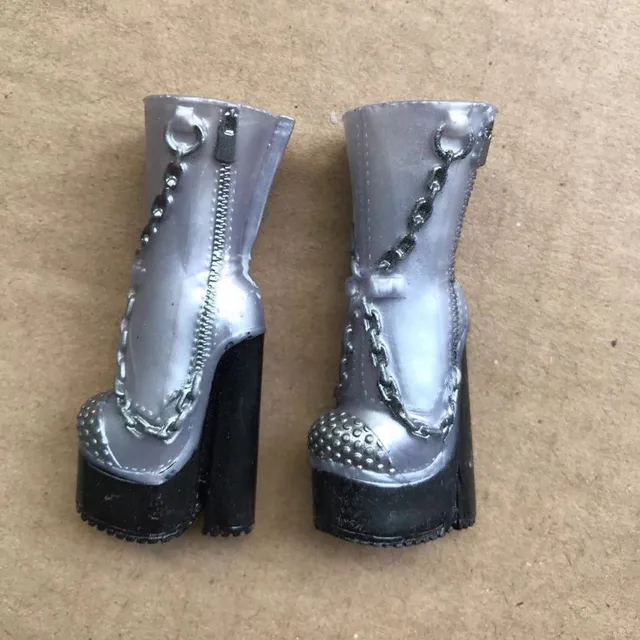 Original Doll Hands Shoes Boots Earrings Decors Doll Replacement White Beige Brown Hands Colorful Doll Accessories - gray boots