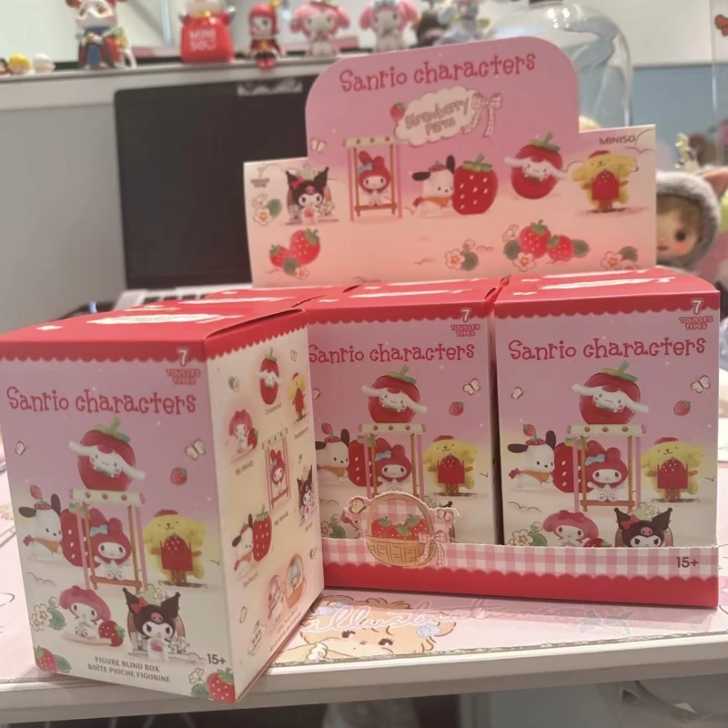 

Аниме Sanrio с изображением клубники и домов семейная фигурка Kulomi Pacha собака Корица красивая собака украшение для спальни загадочная игрушка в подарок