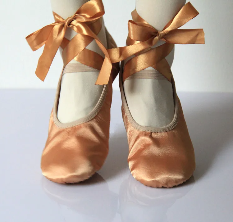 New 2024 Ballet Dance Shoes Flats Designer Soft Lace Up Satin Ballerina Knot Ribbon Dancing Women
