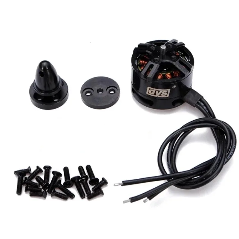 Lot de quatre Moteurs Brushless BE1806 1400KV pour Drone RC FPV, alignés avec leurs hélices.
