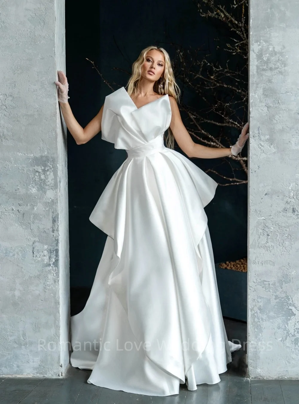 

Romantic Satin A-line Wedding Dresses for Women One Shoulder Court Train Bride Gown Sleeveless Solid Color Vestidos De Novia