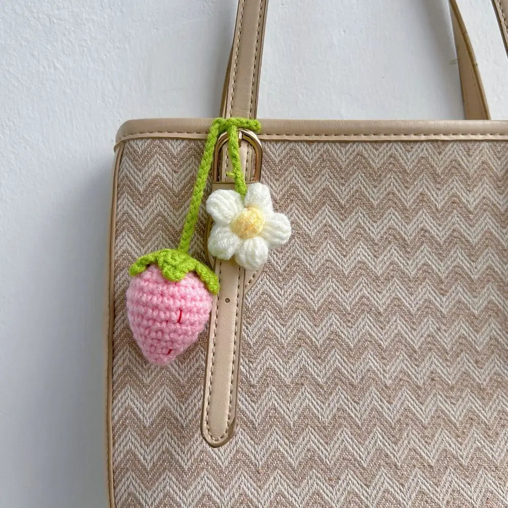 Pink Red Knitted Strawberry Pendant Handmade Wool Knitted Bookmark Strawberry Flower Hanging Decoration for Keychain Handbag