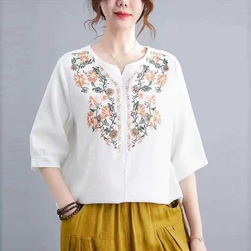 

Summer New Womans Vintage Floral Embroidery T-shirts Chinese Style V Neck Loose Half Sleeve V Neck Blouse Female Aesthetic Tops