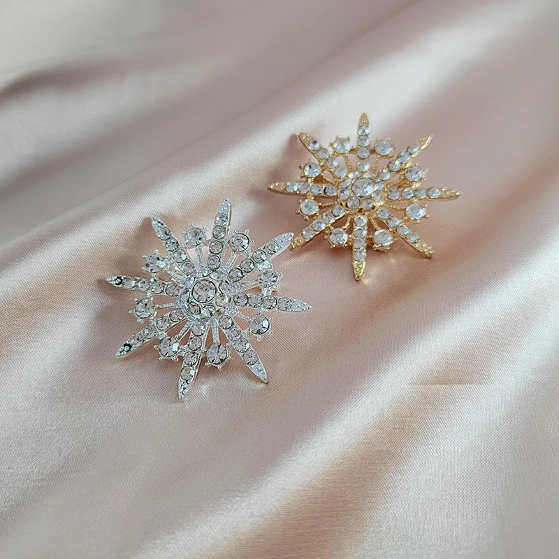 Broche couronne de fleurs, ton argent vintage avec gris et strass AB, broche couronne de fleurs, usage quotidien, cadeau pour elle. - France