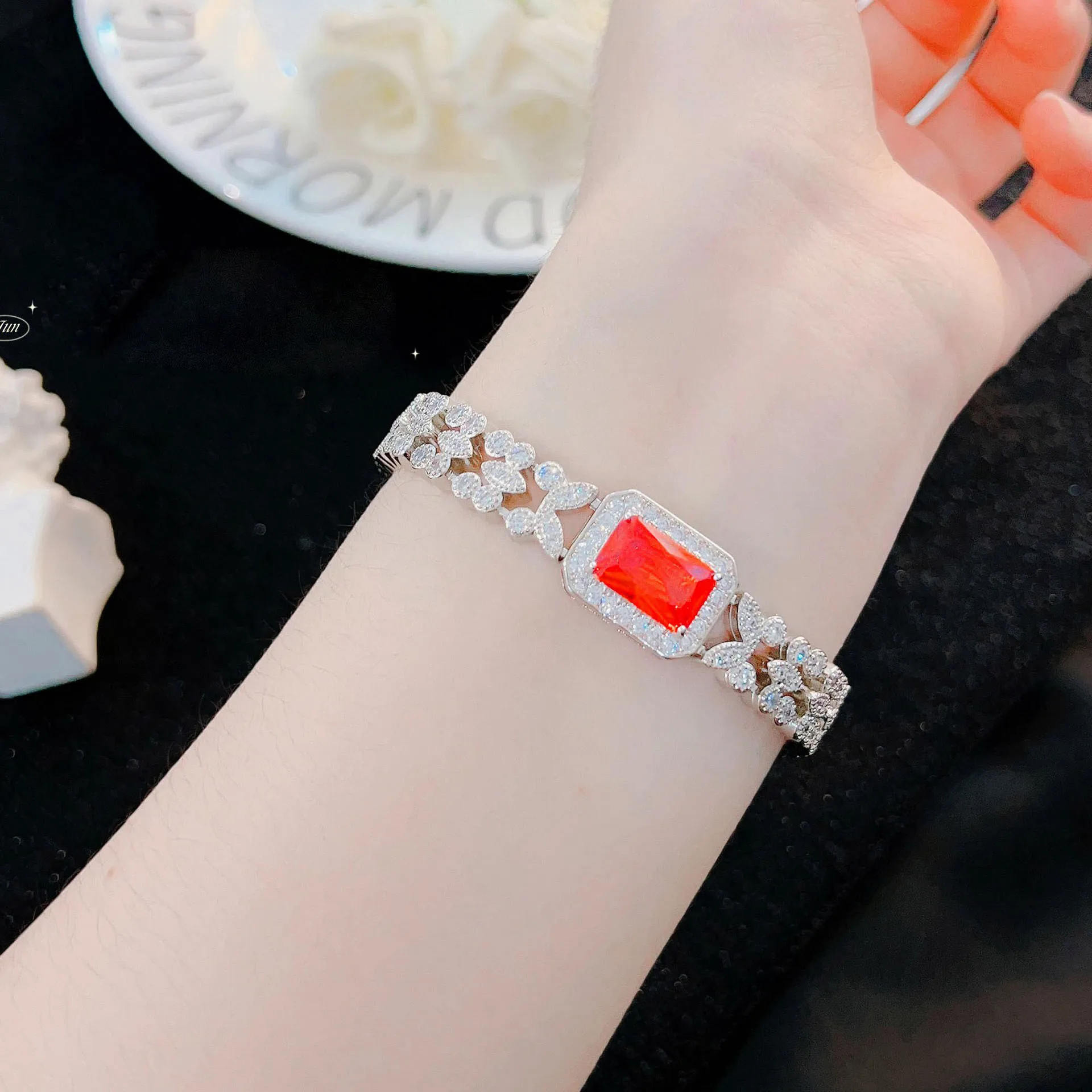 

Retro Style Fenda Color Papalacha Bracelet Women's Micro Set Zircon 2023