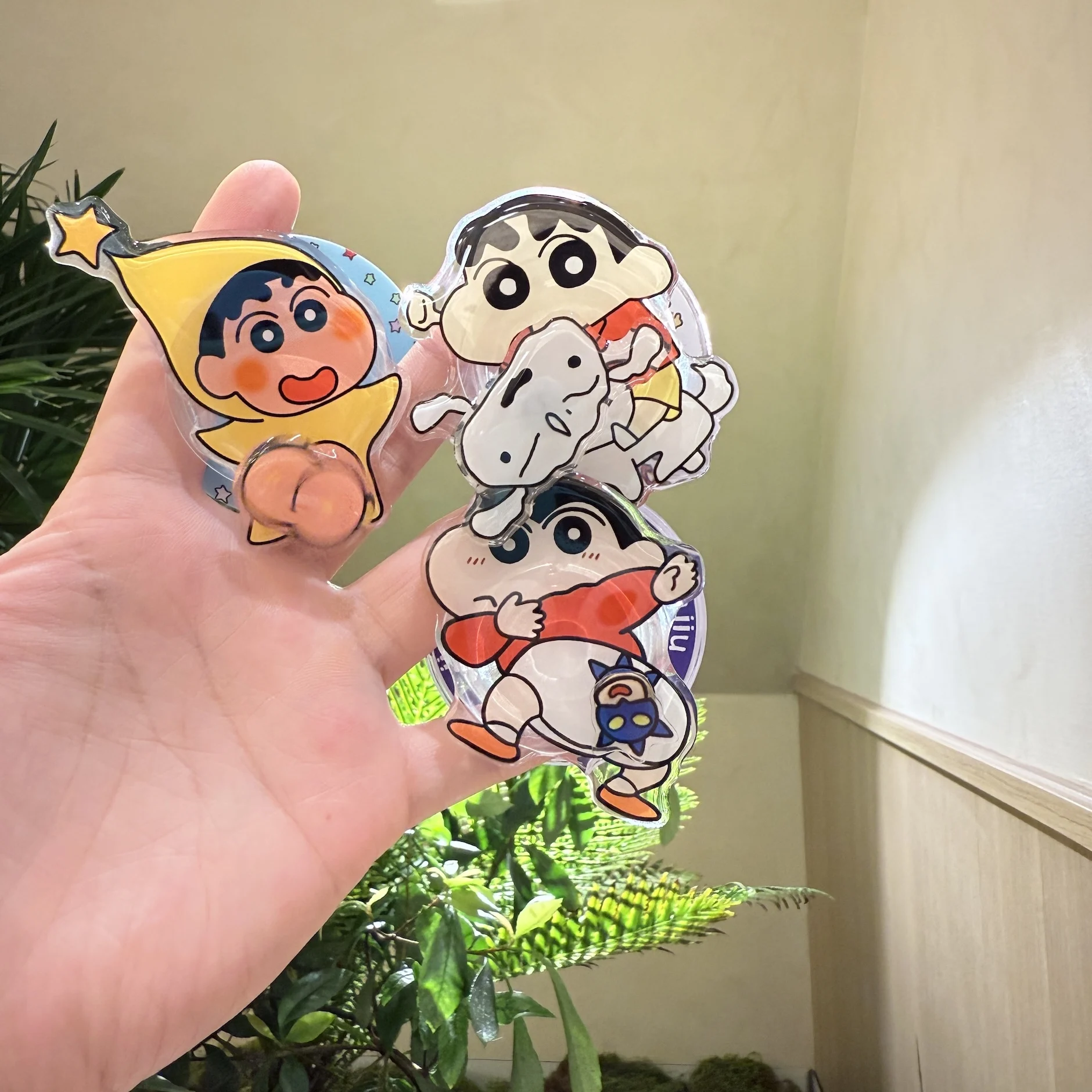 크레용 신짱용 크리에이티브 카와이 마그네틱 폰 홀더, 맥세이프용 실용적이고 견고한 데스크 스마트폰 거치대 액세서리