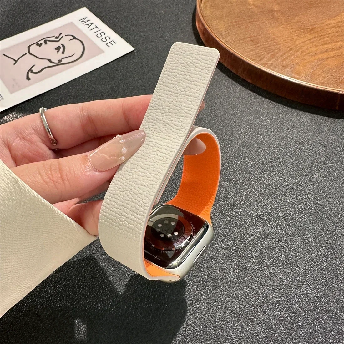 2025 Neues Silikon-Magnetarmband für Apple Watch Ultra2-3 49 mm 45/42/46/40/41 mm Sportarmband Serie 11 10 9 8 7 6 5 4 SE Band – Detail 19