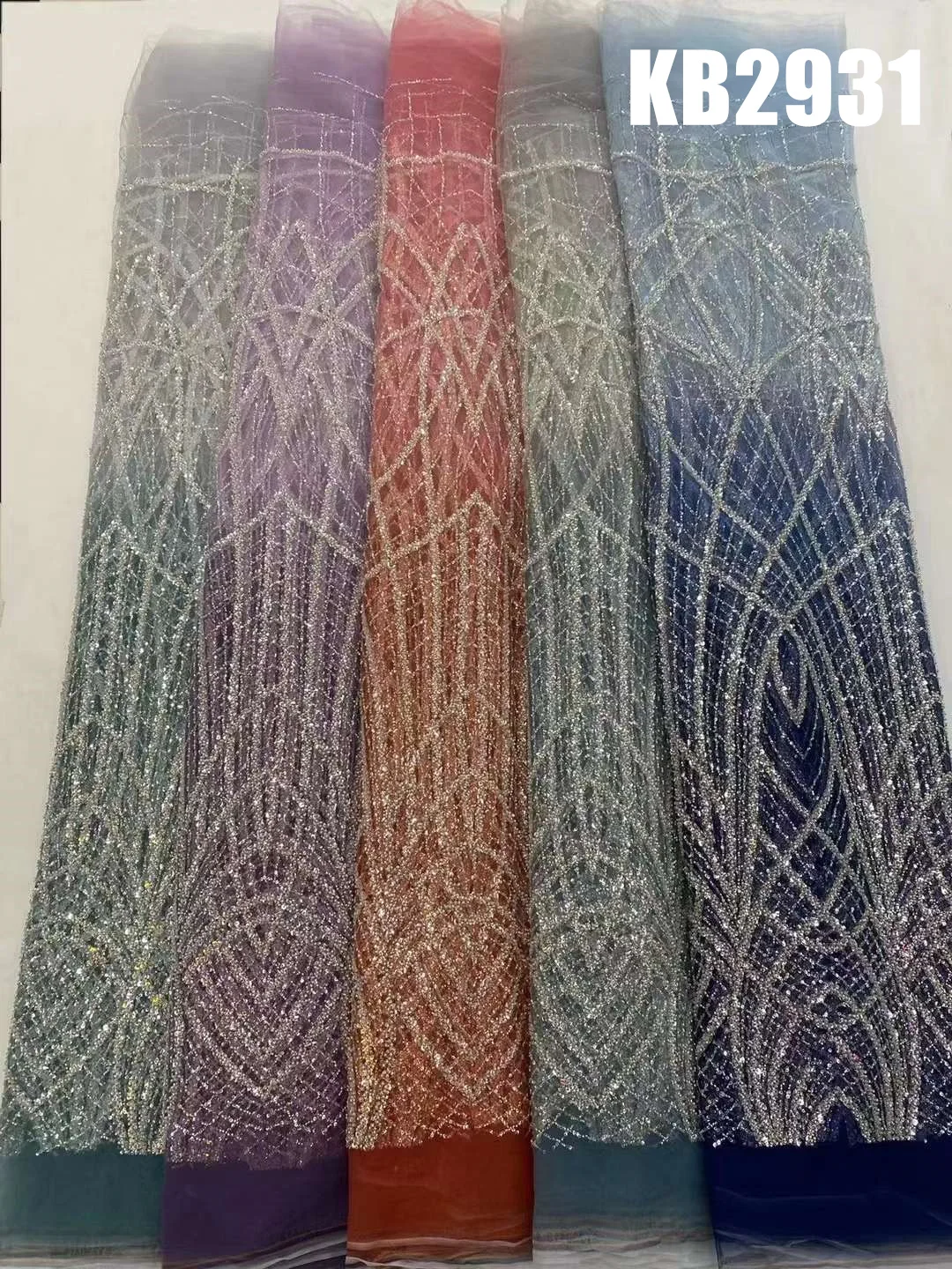 Рисунок 4 - Градиентная кружевная ткань из бисера