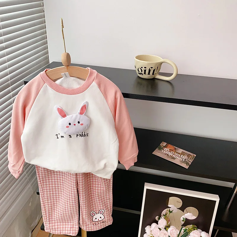 

2024 Spring Children Girl 2PCS Clothes Set Raglan Sleeve 3D Cartoon Rabbit Letter Print Tops Plaid Pants Suit Kid Girls Outfits