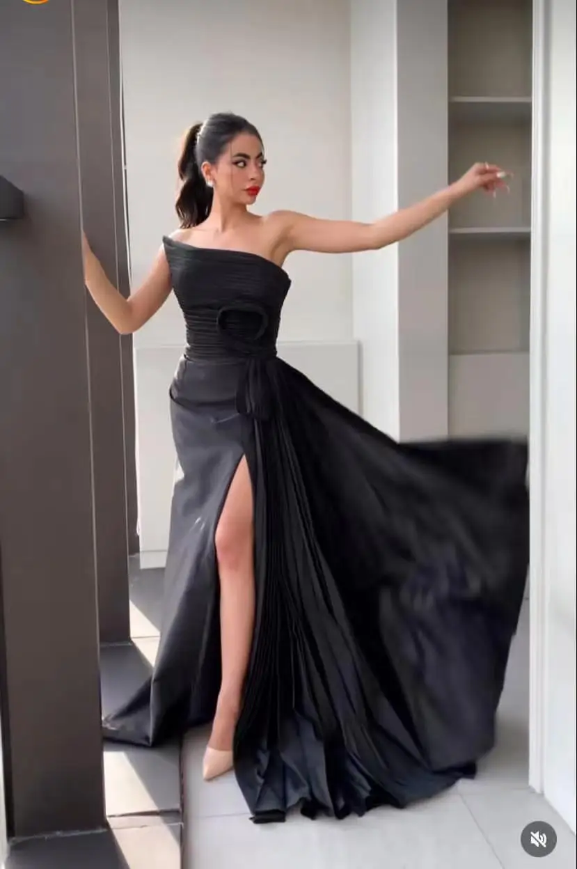 

Saudi Arabia Prom Dresses Black Pleated Evening Dresses Sleath Strapless Formal Women Occasion Party Gowns