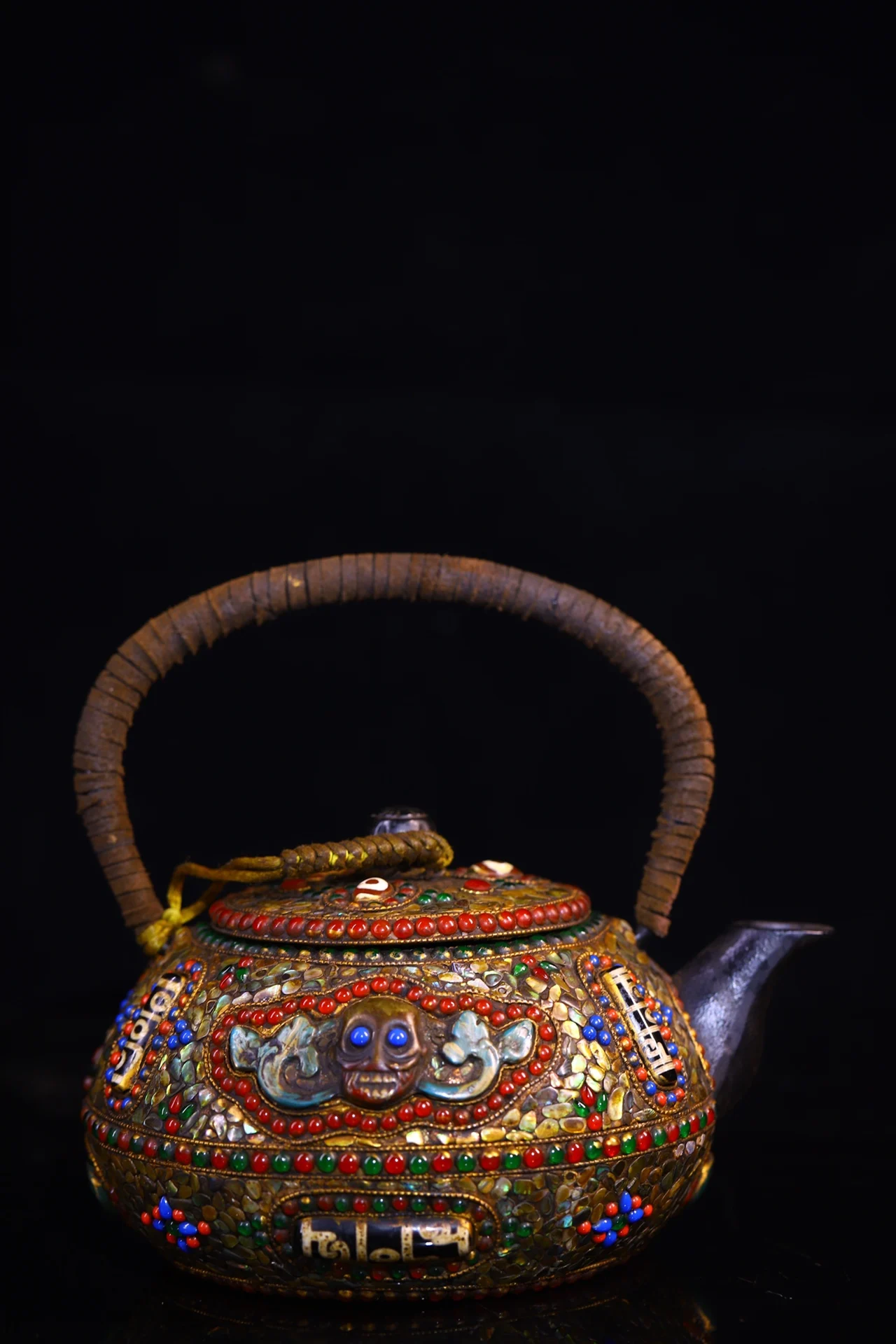 

8"Tibetan Temple Collection Old Tiantie Painted Mosaic Gem gZi Beads Shell Skull Head pattern Pot Butter Kettle Flagon Ornaments