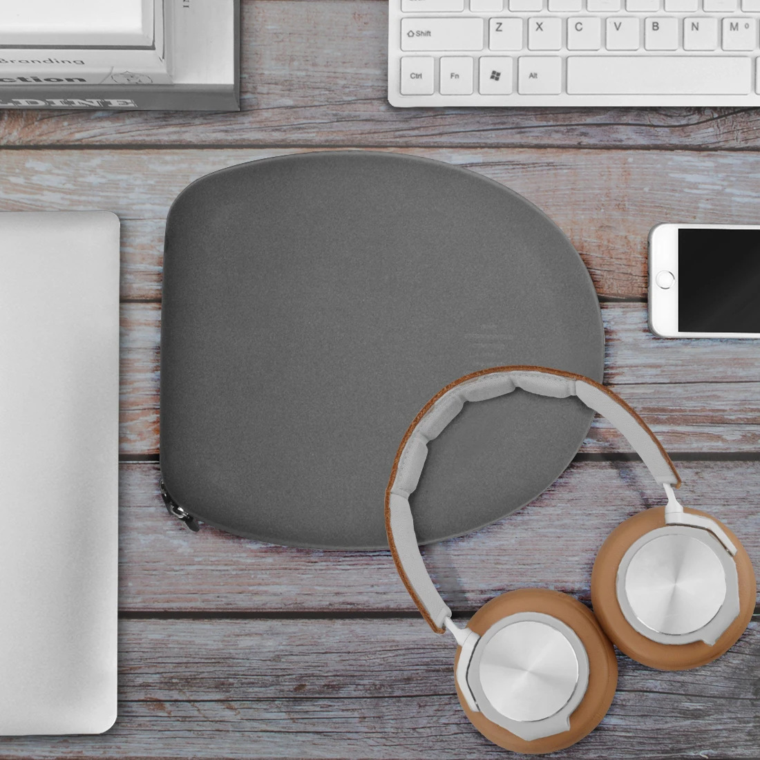 Bang & Olufsen Beoplay H95と 純正キャリングケース Amazon.com: Geekria Shield Headphones Case Compatible with