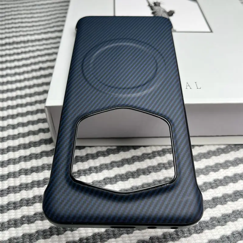 Carbon Fiber Magnetic Wireless Charging Slim Protective Case, Hard Back Cover