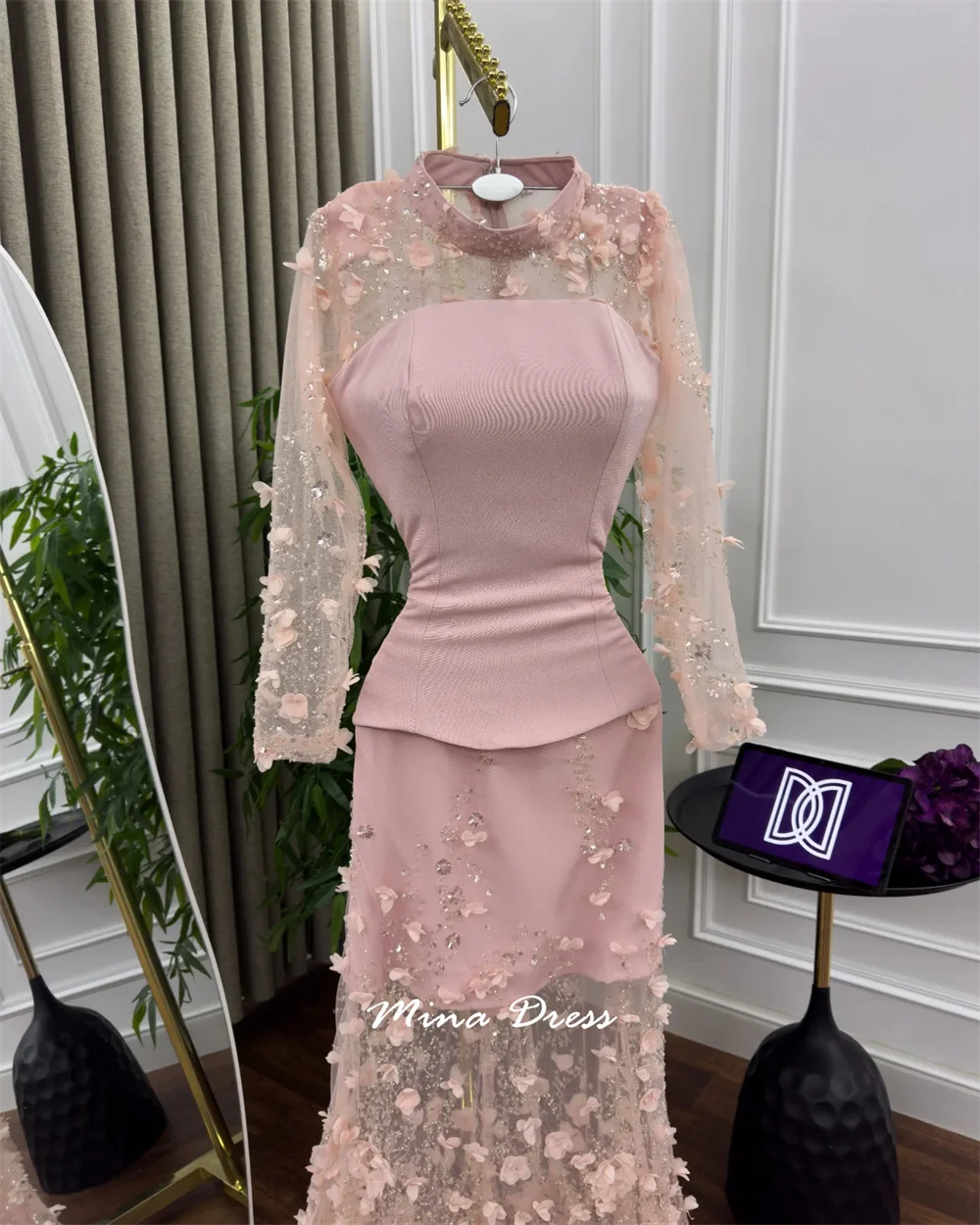 فستان سهرة مينا مخصص مزين بالزهور وأكمام طويلة فسا...