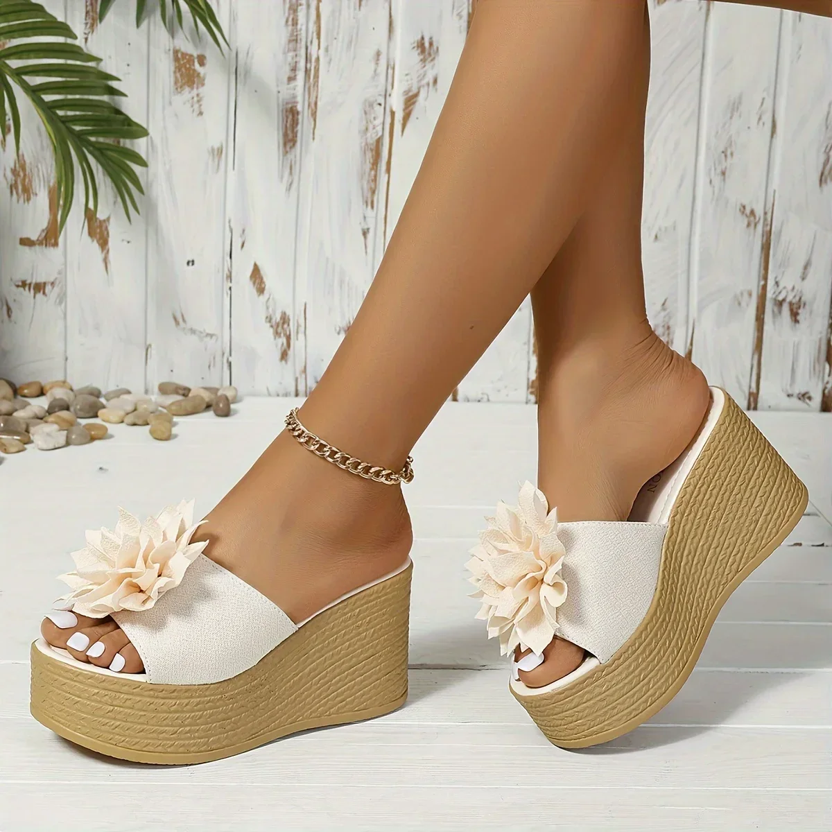 

Босоножки женские с открытым носком, сандалии на платформе с цветочным принтом, на танкетке, универсальные уличные пляжные тапочки, бежевые, черные, на лето
